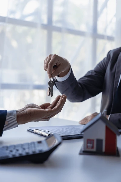 real estate agent insurance sales 600nw 2290190823